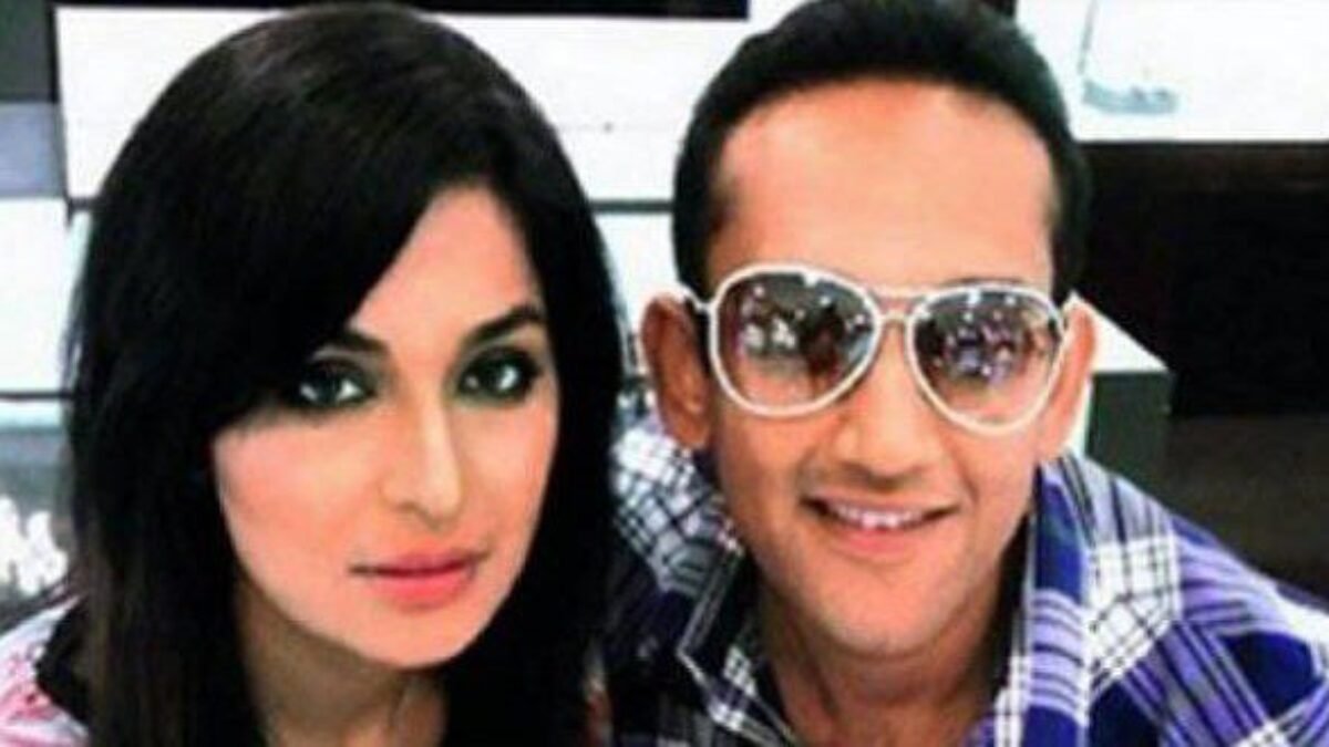 Session Court Issued Arrest Warrant Against Actress Meera & Captain Naveed  - Events in Karachi