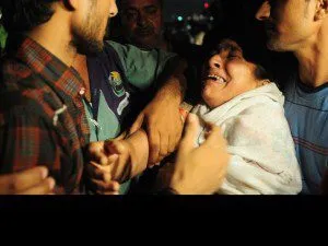 435889 Womancryingkarachifireafp 1347502675 436 640x480