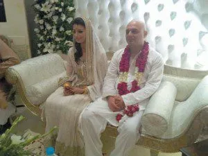 Ali Azmat With His Wife 580x435