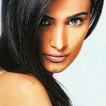 Pakistan Attractive Model Actress Mehreen Syed Badly Injured In Car Accident Move To ICU